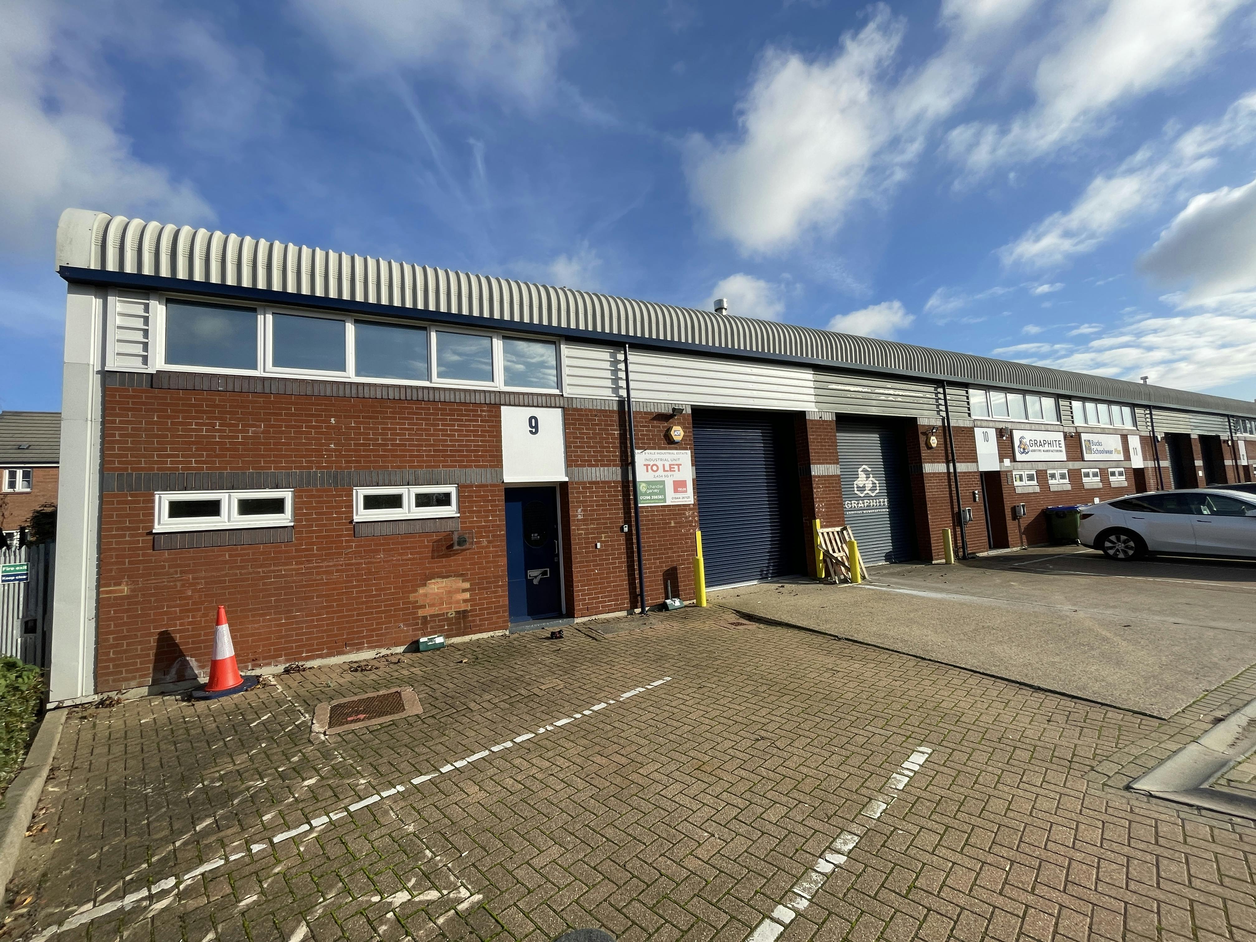 Unit 9, Vale Industrial Estate, Aylesbury, Industrial To Let - IMG_2879.JPG