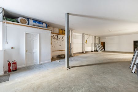 Showroom / Warehouse unit, 4-12 Kempson Close, Aylesbury, E (Commercial / Business / Service) / Industrial / Retail To Let - 101955_4-12-Kempson-Close-Gatehouse-Way (31).jpg