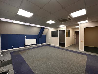 Unit 33, Hitchin, Industrial / Industrial/Logistics / Investment For Sale - IMG_8631.JPG