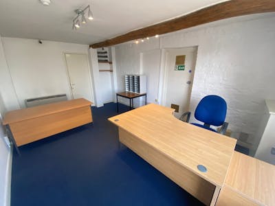 16 College Street, Petersfield, Office To Let - Ground Floor Office.jpg