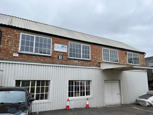 Brow Business Centre, Copyground Lane, Unit B, High Wycombe, Industrial / Offices To Let - 20251010_133106577_iOS.jpg