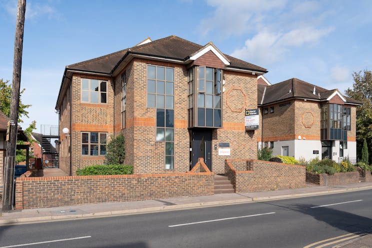 15-17 The Crescent, Leatherhead, Offices To Let - IW041023HW003.jpg