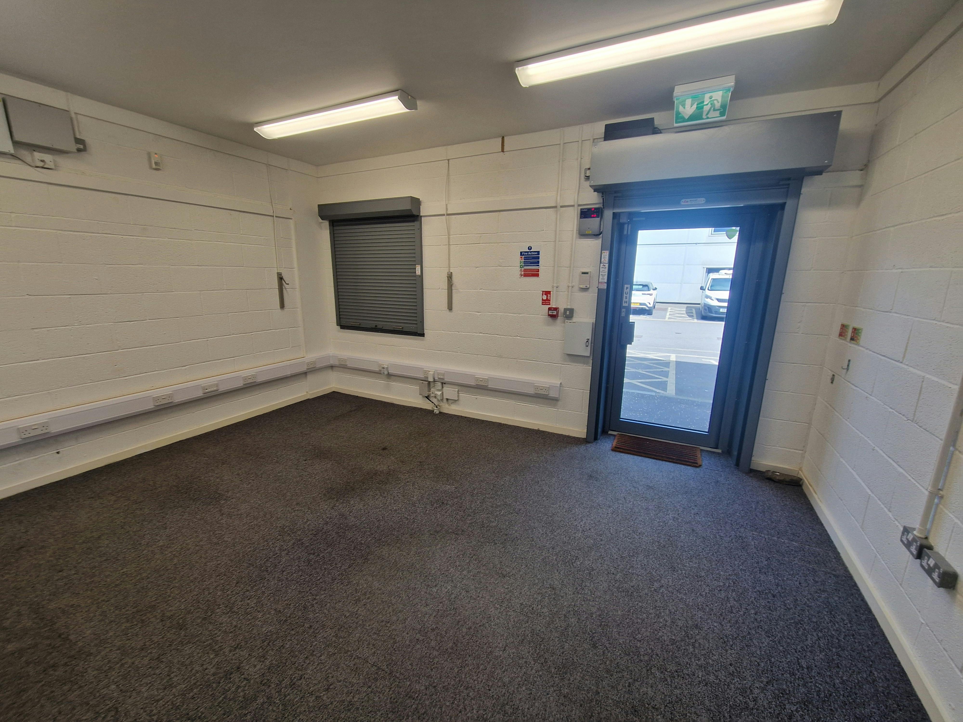 Industrial Unit in Portsmouth - photo 4