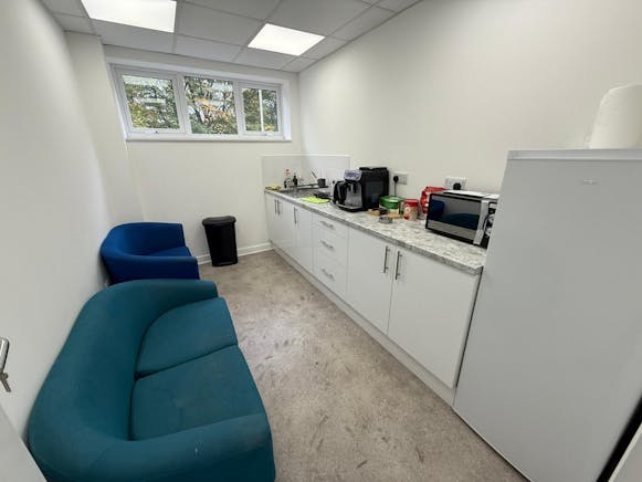 3 Bowlers Croft, Basildon, Industrial To Let - IMG20251008WA0005.jpg