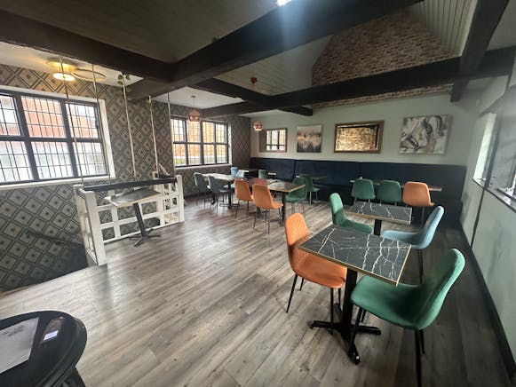 17 Lion & Lamb Yard, Farnham, Restaurant / Retail To Let - IMG_0829.JPG