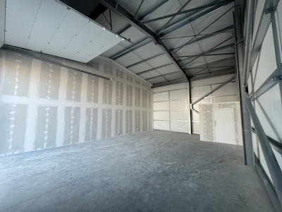 Unit 4, Lincoln, Light Industrial To Let - 1.jpg