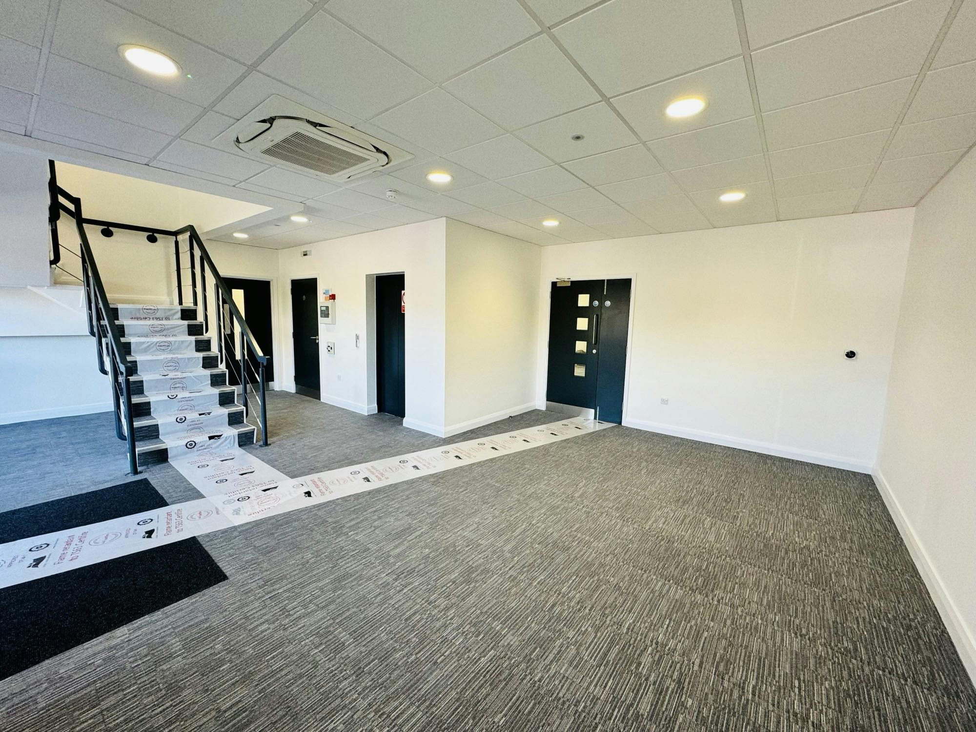 Aero 40, Farnborough, Industrial / Warehouse To Let - IMG_1188.jpeg