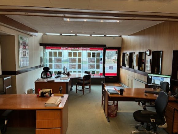 49 Marina, Bexhill On Sea, Retail To Let - 48456d03-16a9-449c-967d-fb8f48a8369b.jpg