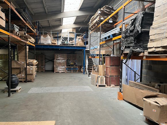 The Warehouse, Aylesbury, Industrial To Let - 20250617_130354650_iOS.jpg