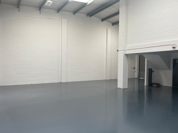 Unit 9, Vale Industrial Estate, Aylesbury, Industrial To Let - IMG_3107.JPG