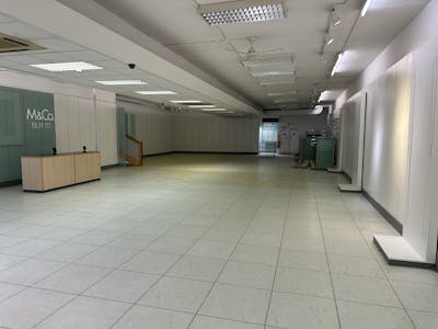 68-70 Church Walk, Burgess Hill, Retail To Let - IMG_5467.jpg