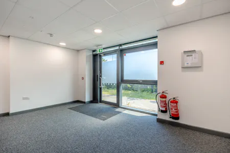 Unit 16, Central Trading Estate, Mosley Road, Trafford Park, Industrial To Let - 8698361-interior02-800.jpg