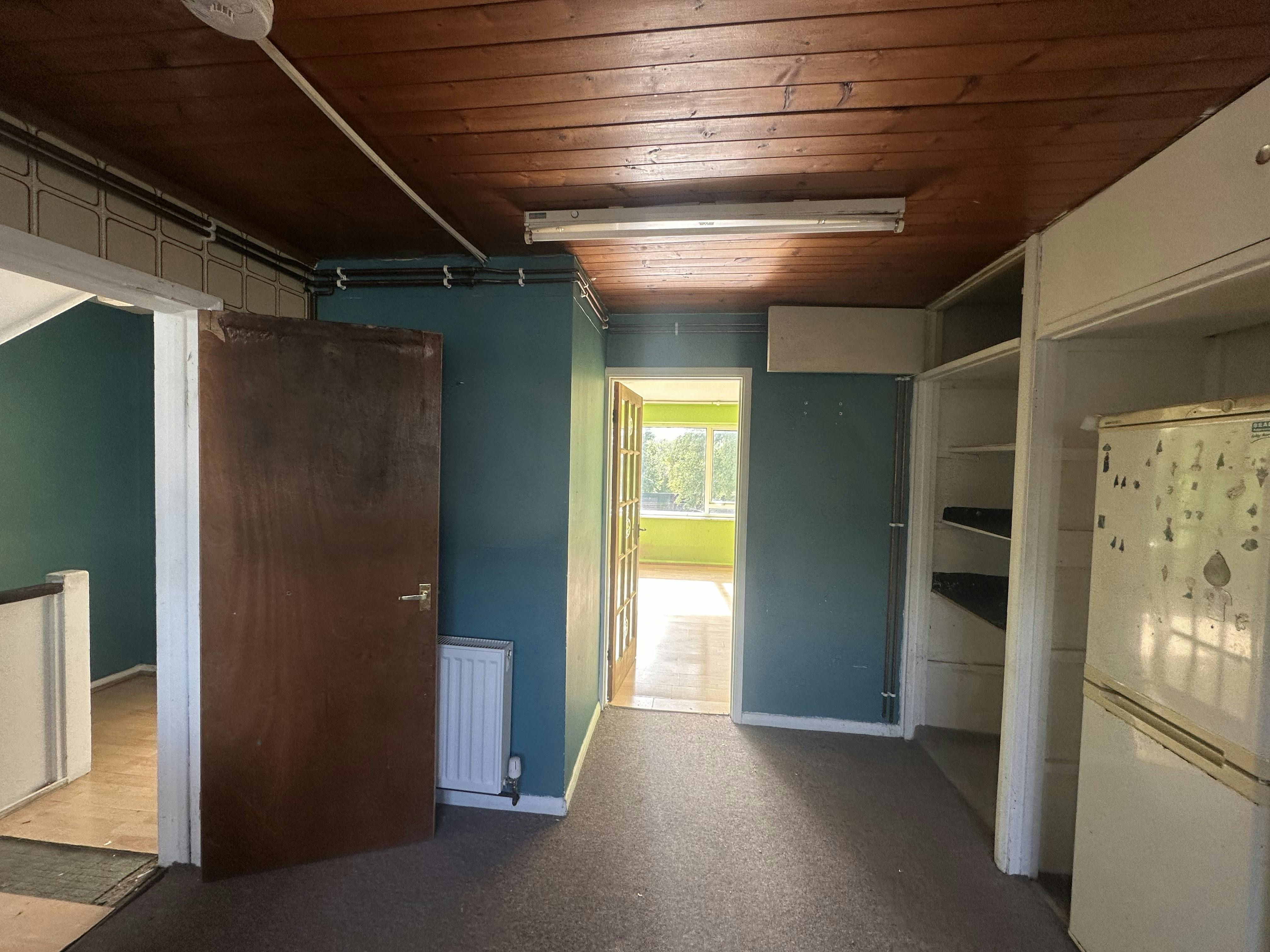 19 Middle Field, 19 Middle Field, Aylesbury, Investment / Residential / Retail For Sale - IMG_2837 2.jpeg