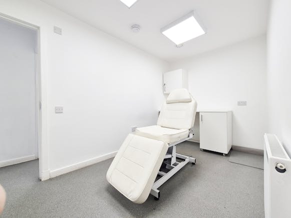 1827 Maryhill Road, Glasgow For Sale - room4_2.jpg