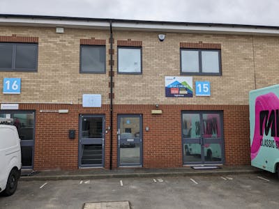 Unit 15 Boundary Business Centre, Woking Surrey, Industrial / Office To Let - 1000002438.jpg