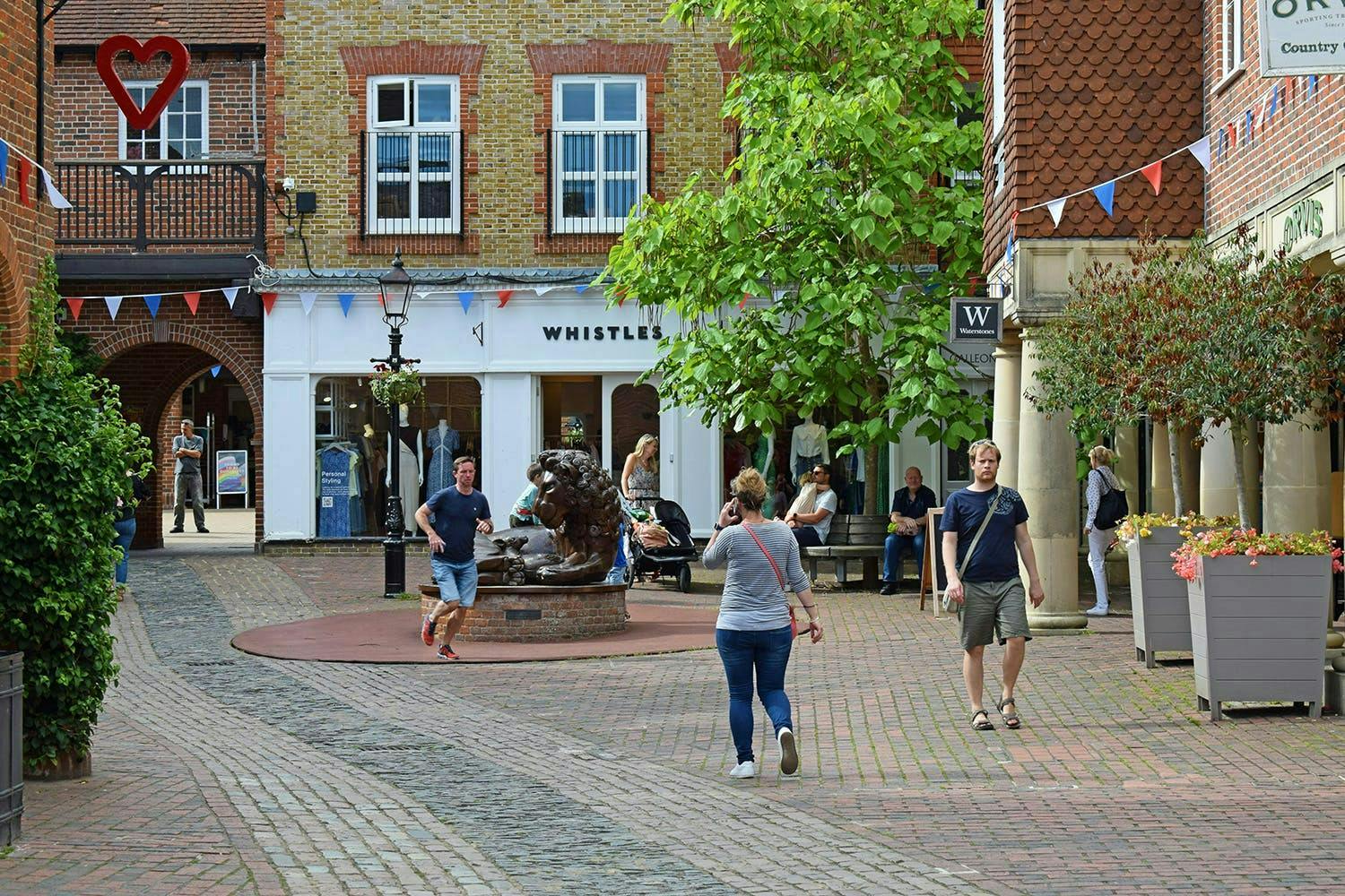 6 & 7 Lion & Lamb Yard, Farnham, Farnham, Retail To Let - dde9b28118bf3d34828b3433b9f18dd68db813c9abcbe6513313d363a0d46c91DSC_0120EDIT.jpg