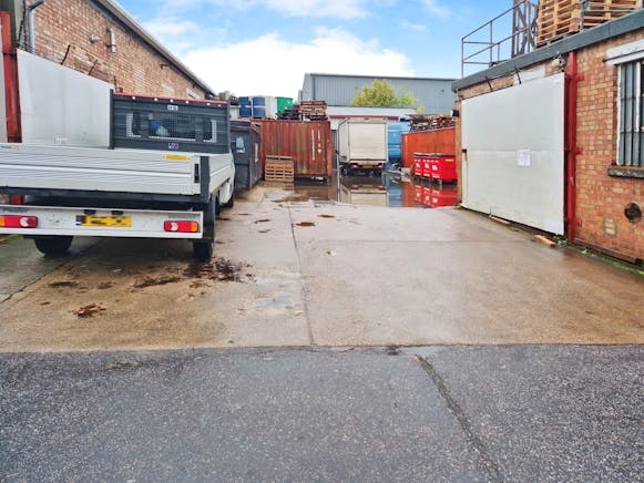 30 Progress Road, Leigh-On-Sea For Sale - 0e2955acWhatsApp 20Image 2020241017 20at 20144110_ba97ca3d.jpg