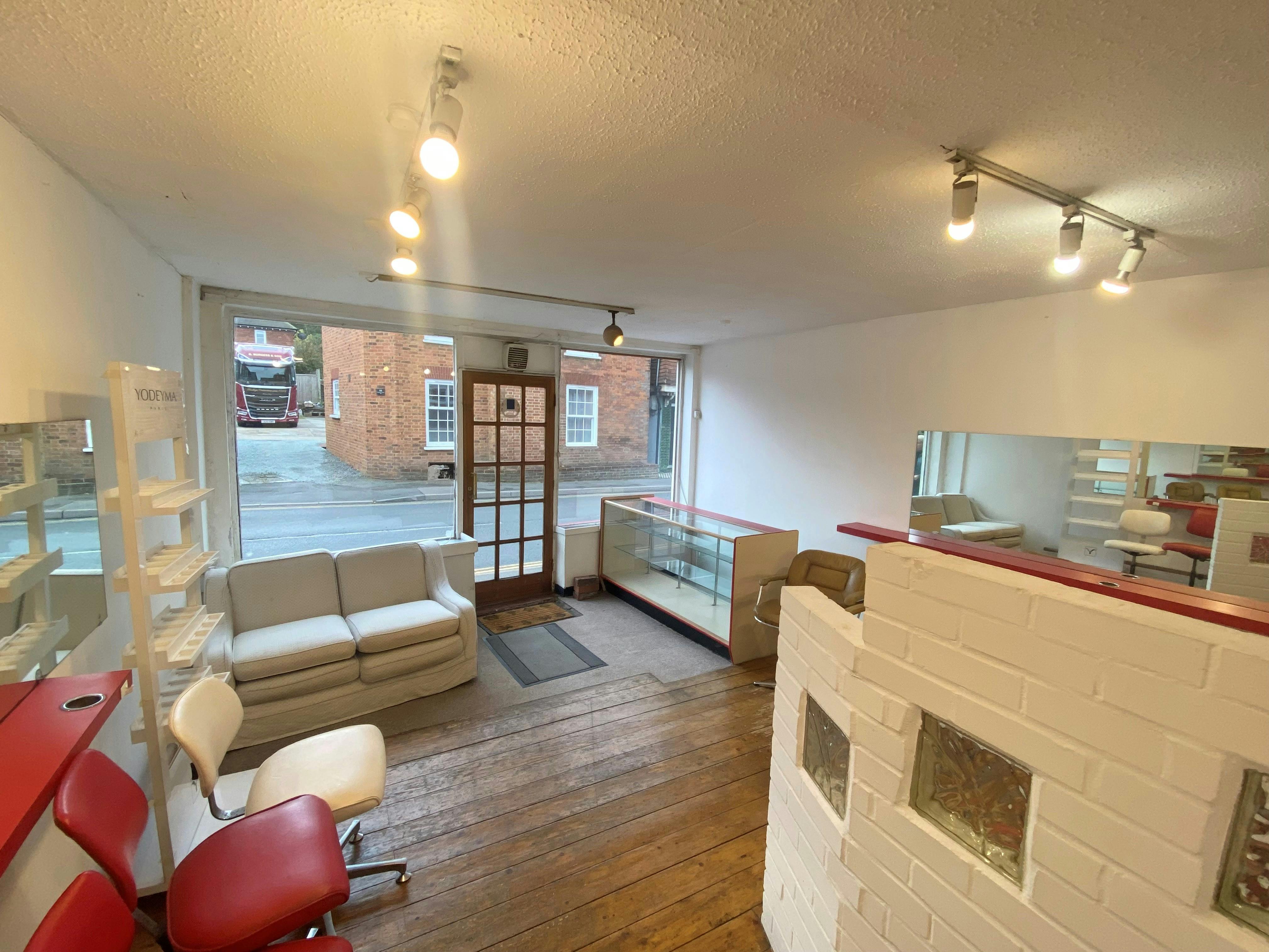 16 High Street, Westerham, Retail To Let - 16 int 1.jpg