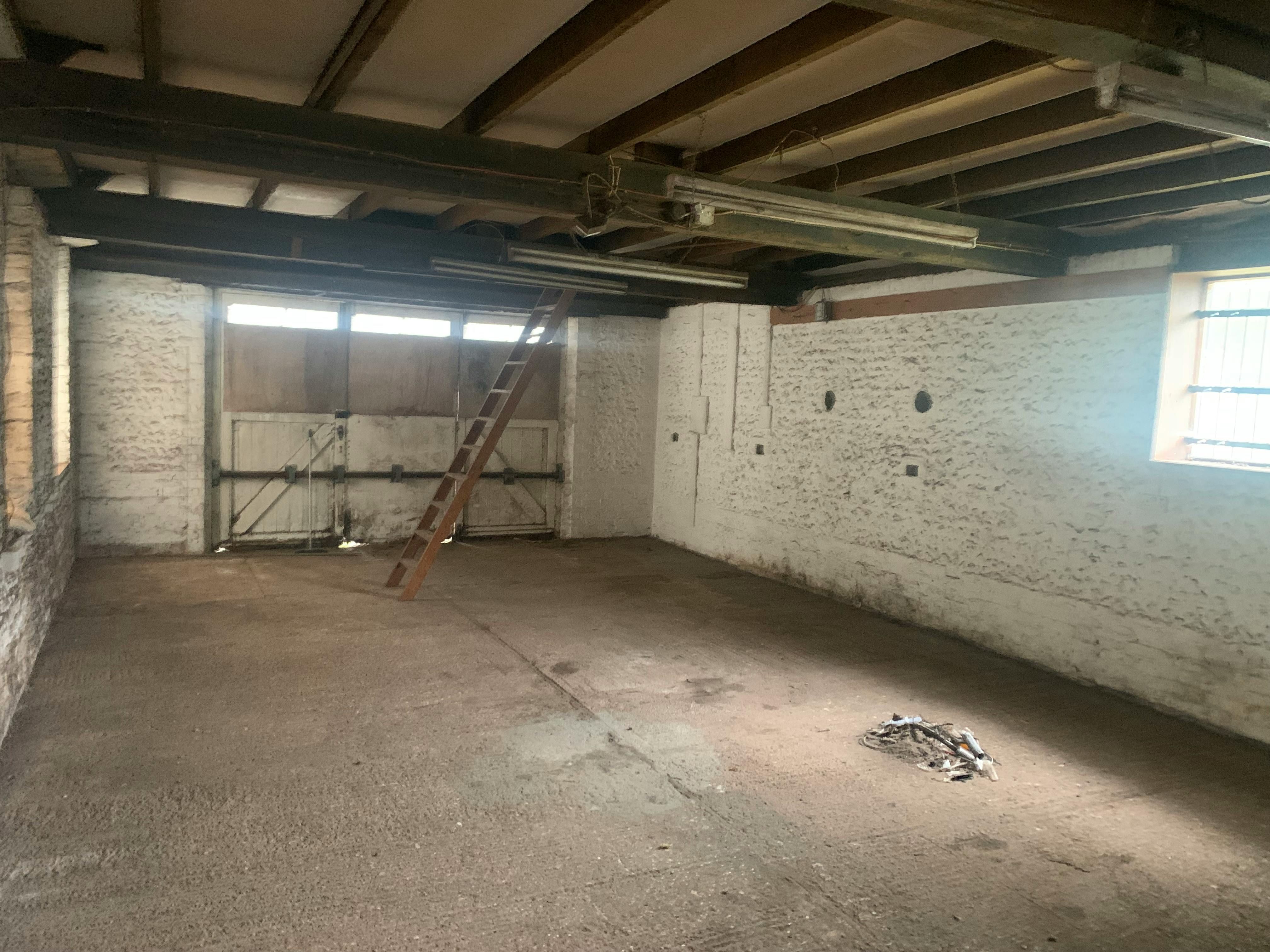 Industrial Unit in Clanfield - photo 4