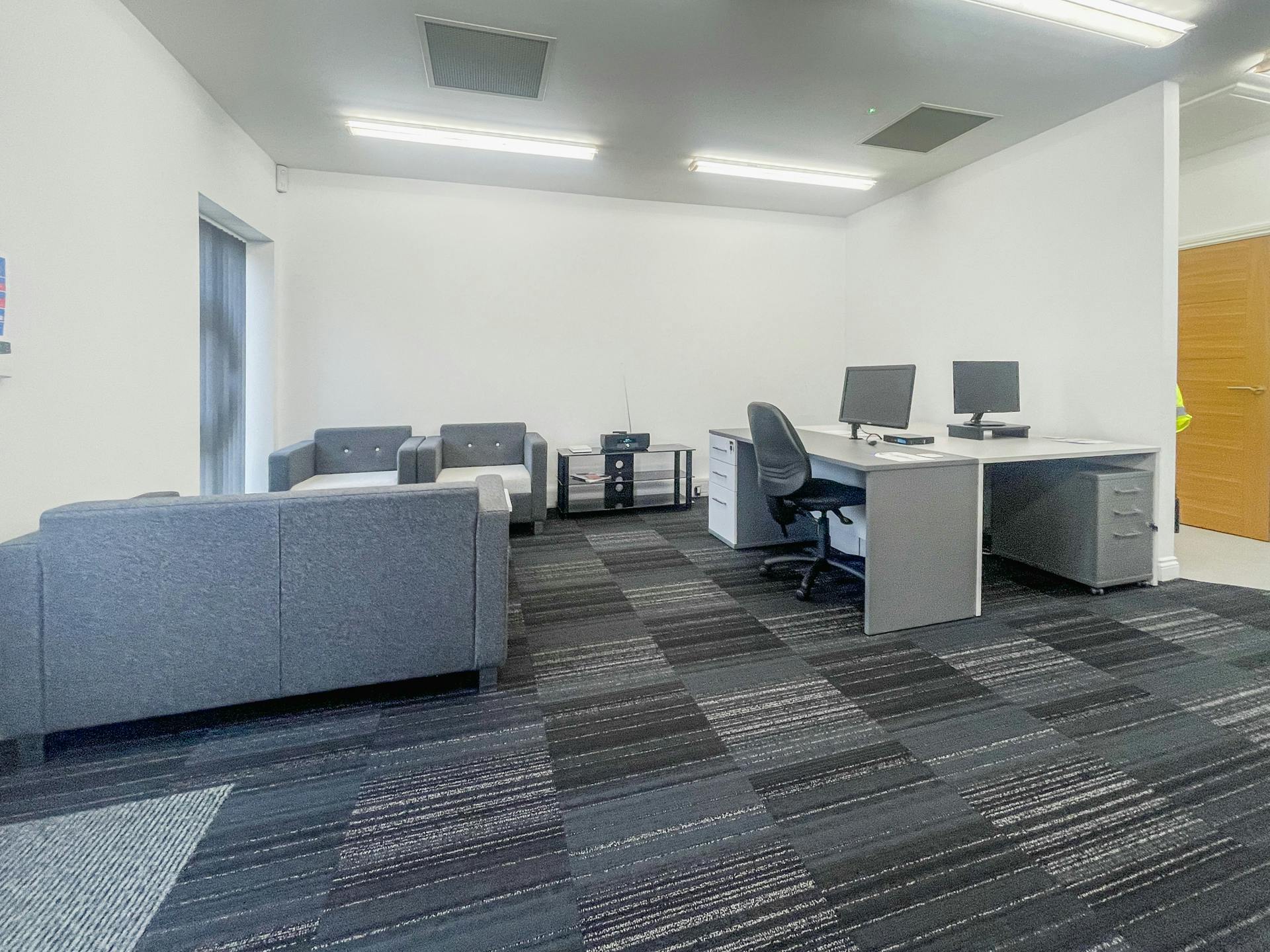 Office in Poole - photo 2