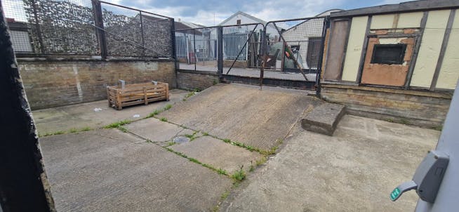 3 Bowlers Croft, Basildon, Industrial To Let - 4b7131a154af4c72b7b792b4532e6298.jpg