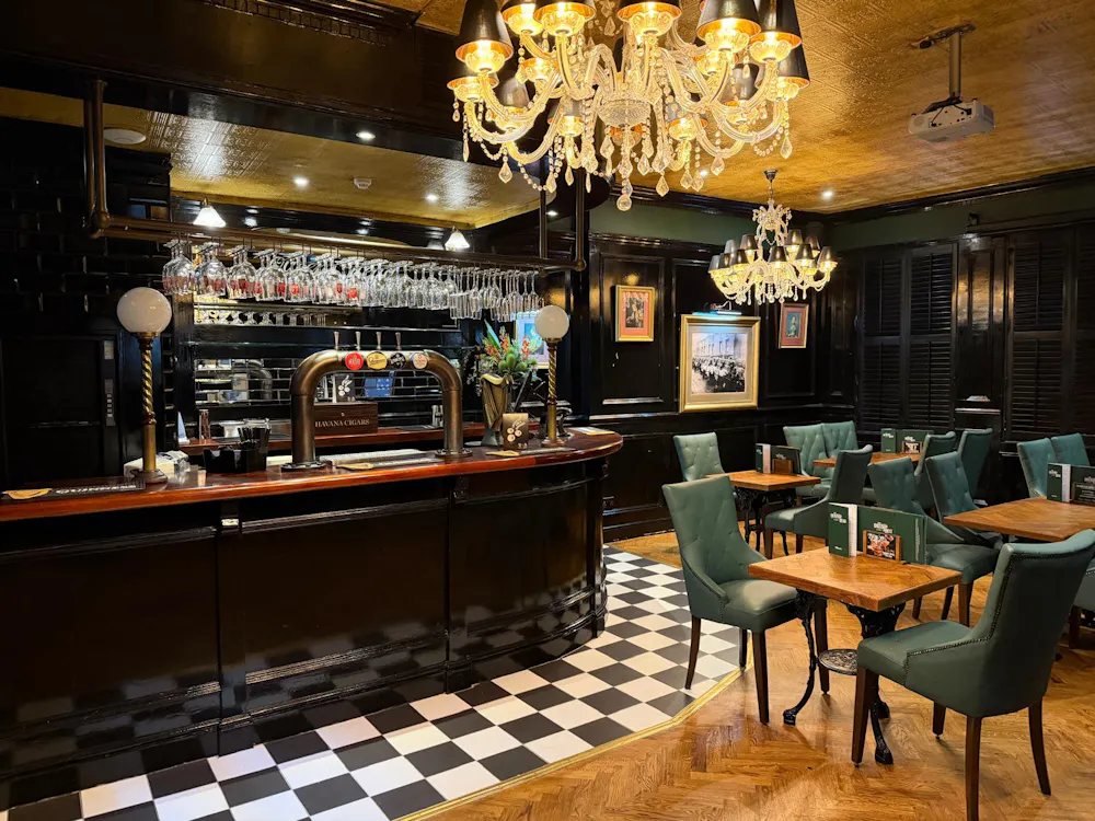 Queens Head Inn, 24 Steelhouse Lane - p4.jpg