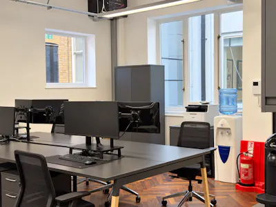 13 Austin Friars, EC2, London, Office To Let - 13 Austin Friars - Office Workstation Detail.png