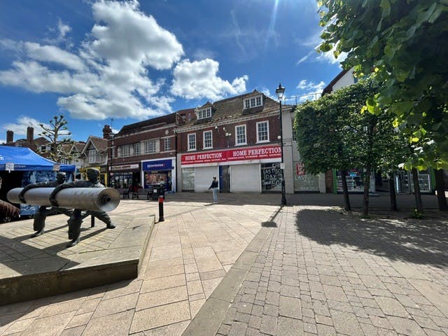 49-51 High Street, Staines-upon-Thames, A3 / Retail To Let - FRONTAGE.jpg