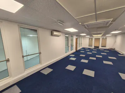 Unit 24, Glossop, Industrial/Logistics / Office To Let - 20260916_114425.jpg