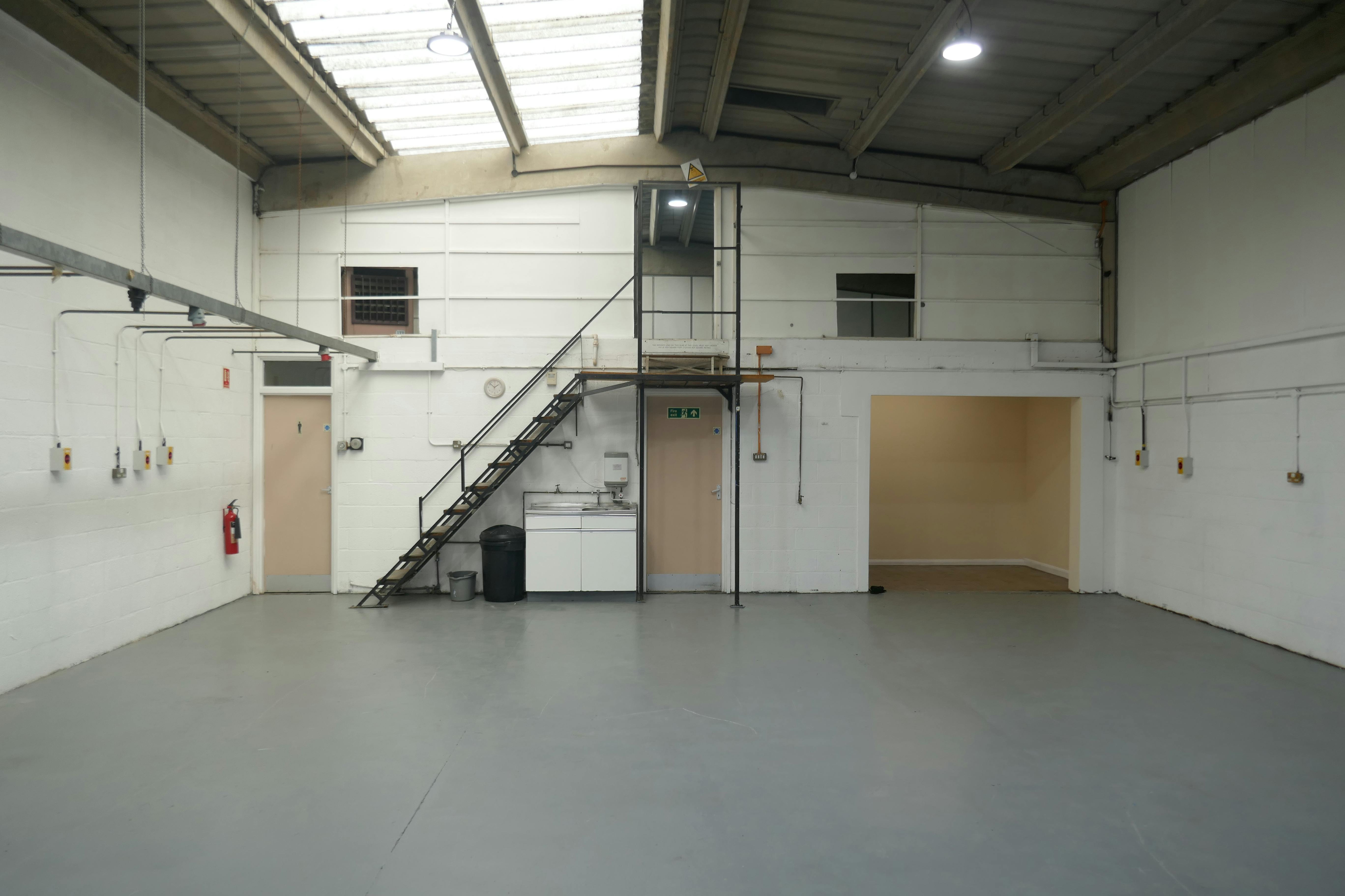 1 Horsecroft Place, Harlow, Industrial To Let - P1030445.JPG