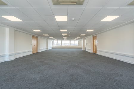 Ground Floor, 96-99 Queens Road, Brighton, Retail To Let - DSC08407.jpg