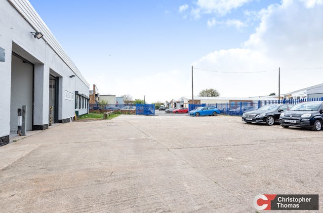 Unit E1-E2, Windsor, Industrial To Let - e1bef1107d954175b4d25a5f31789914.jpg