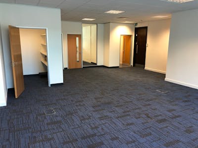 2 Oaks Court, Borehamwood, Office To Let - IMG_3998.jpg