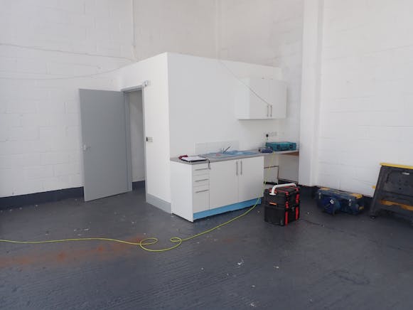 Unit D Roman House, Harlow, Industrial To Let - detail 3.JPG