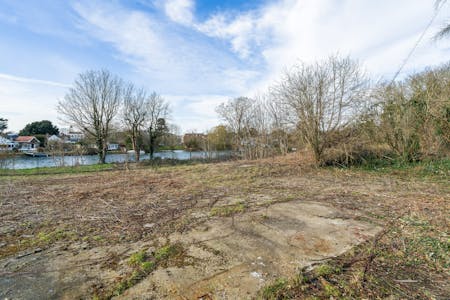 Sunbury Lock Island Boatyard, Towpath, Walton-on-Thames, Land / New Build / Marine To Let - Sunbury Lock Boatyard 6.jpg