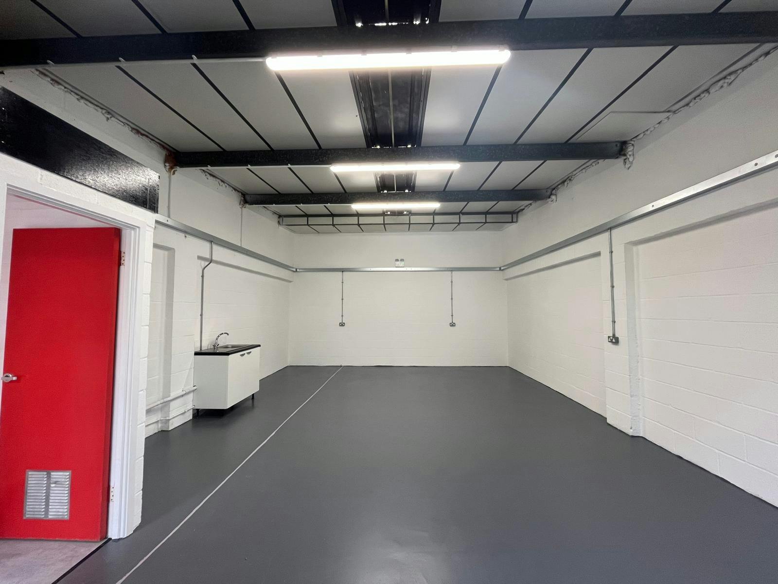 29 Edison Road, Aylesbury, Industrial To Let - WhatsApp Image 20240424 at 124853_bec3b082.jpg