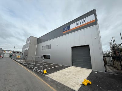 142 Johnson Street, Southall, Industrial/Logistics To Let - WhatsApp Image 20250610 at 085450_52f6b3dd.jpg