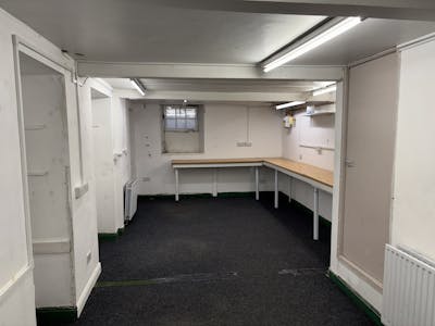 29 Regent Parade, Harrogate, Retail To Let - image00015 2.jpeg