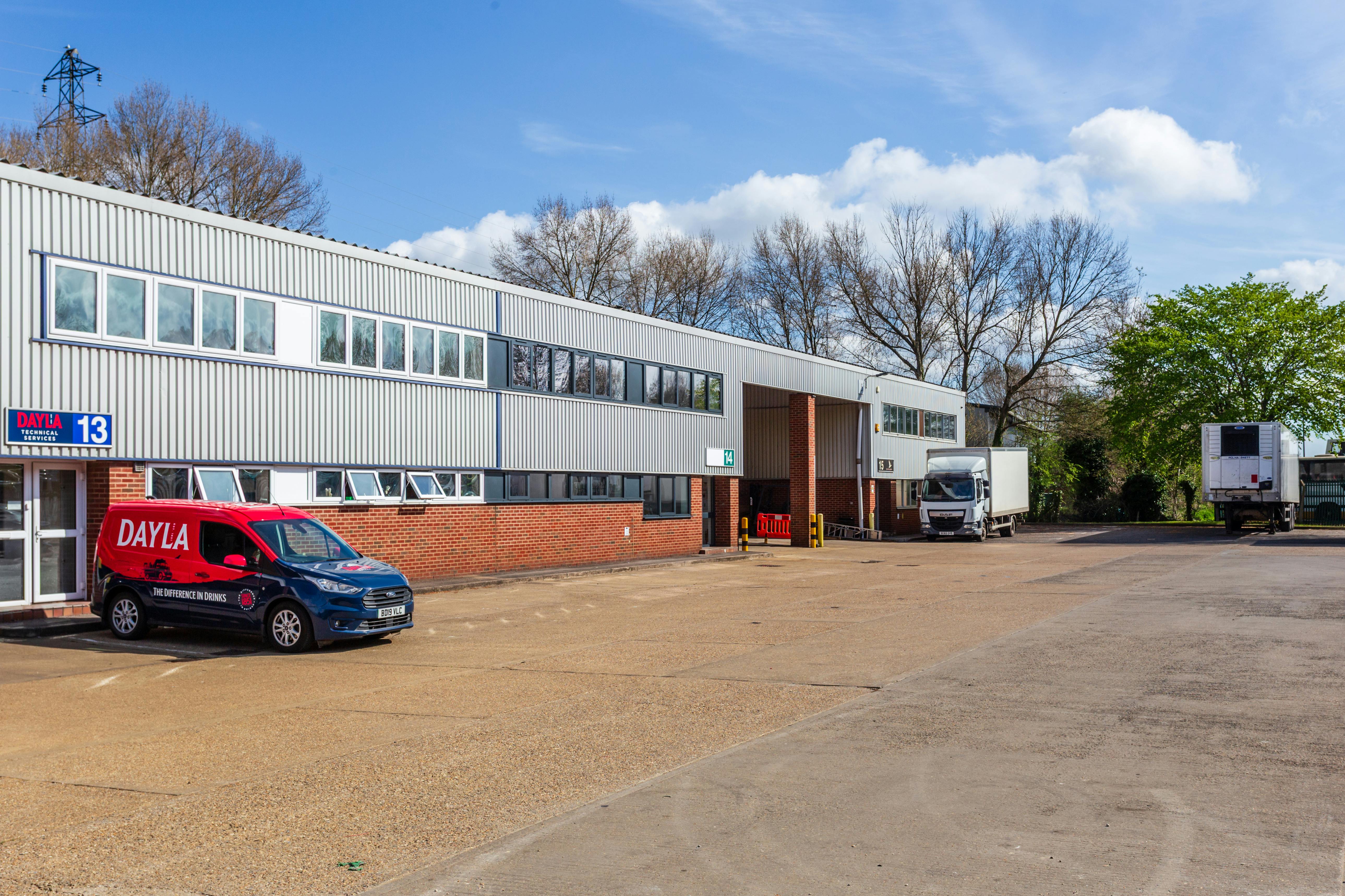 Unit 15, Stocklake Park Industrial Estate, Aylesbury, Industrial To Let - HLP_R_250414_5075.jpg