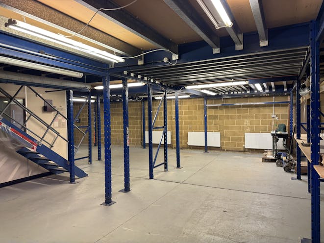Unit 40, Leatherhead, Warehouse & Industrial To Let - IMG_6283.jpg