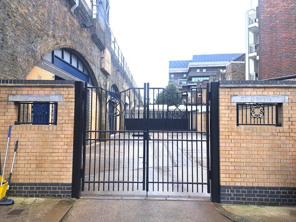 Arch 171-172 Sail Street, Waterloo, Waterloo, Industrial / Offices To Let - Gates.jpg