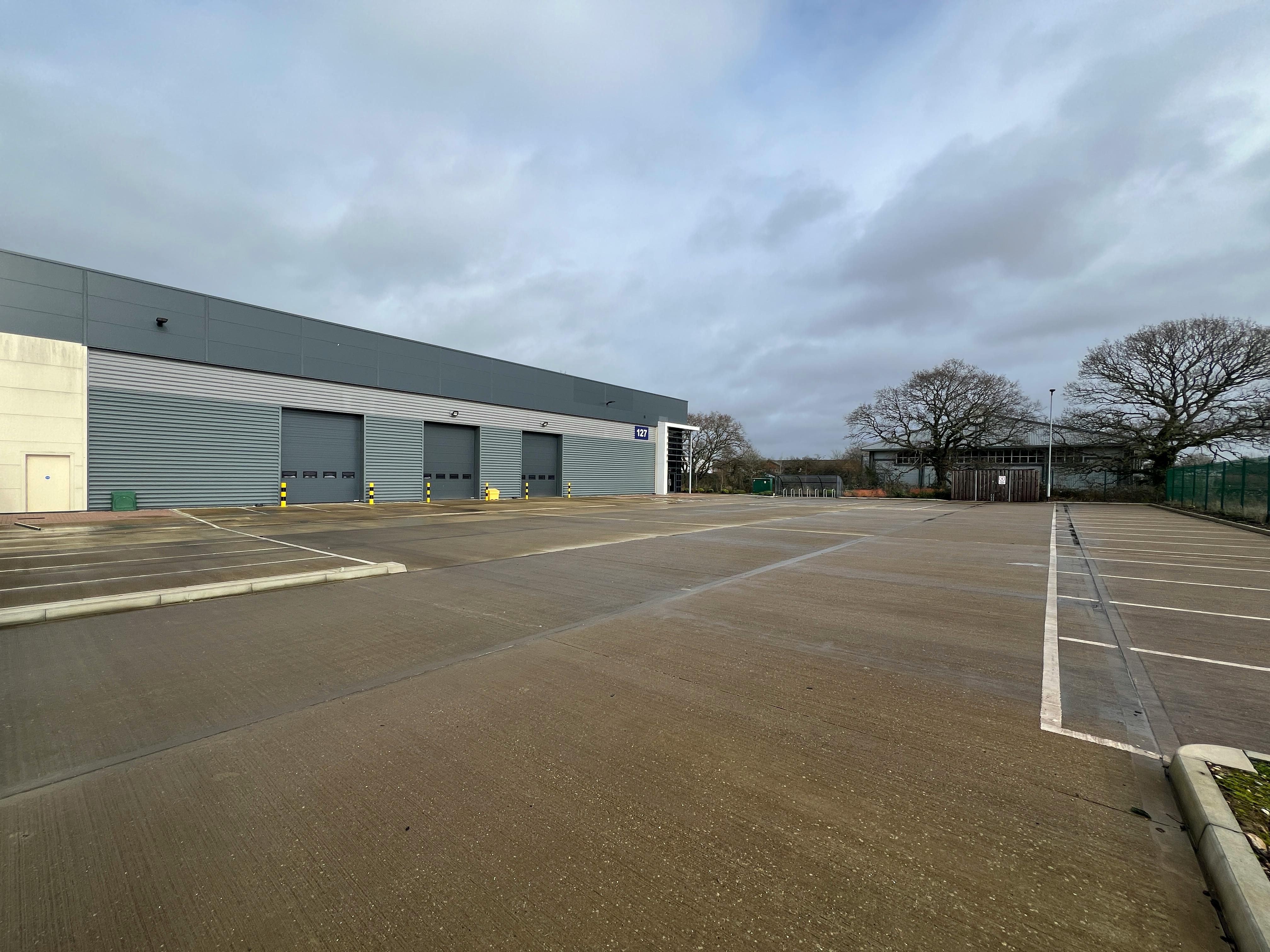 Industrial Unit in Waterlooville - photo 2
