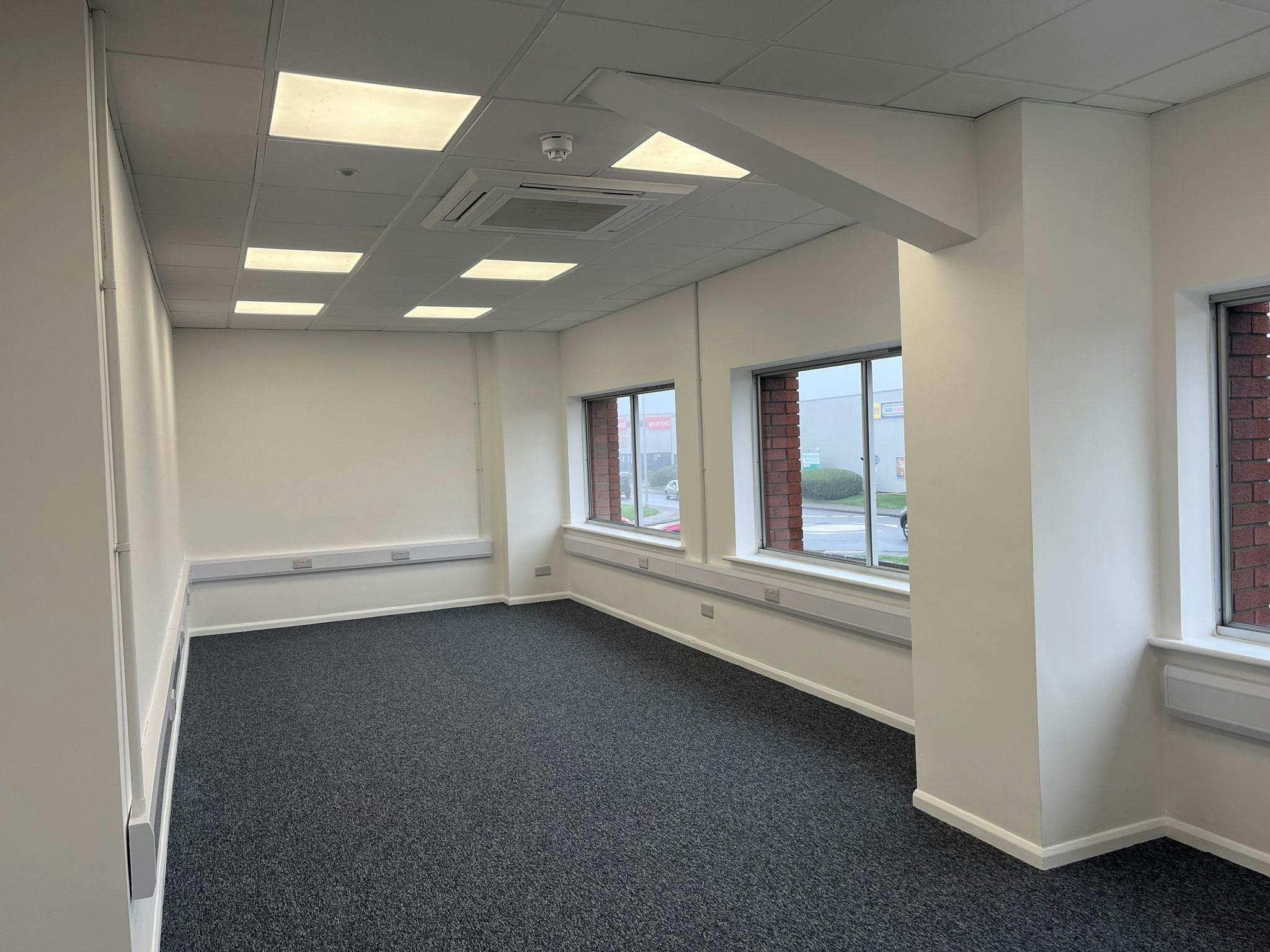 Industrial Unit in Newbury - photo 3