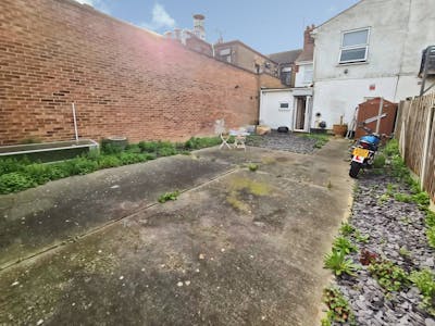 721 London Road, Westcliff-on-Sea, Residential Flat / Mixed Use / Retail For Sale - 2b7d2e74-WhatsApp 20Image 202026-03-06 20at 2009..39.jpeg