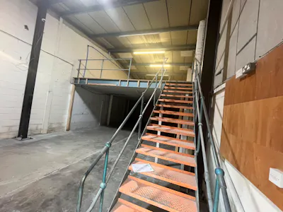 Unit 6, Hayes, Industrial To Let - 20260817_162727000_iOS.jpg