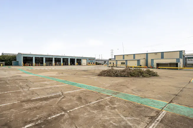 12 Smeaton Close, Aylesbury, Industrial To Let - 1509088 (9).jpg
