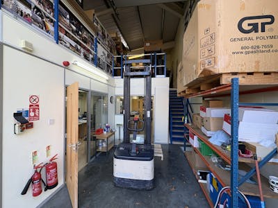 12A Shepperton Business Park, Shepperton, Industrial / Warehouse To Let - IMG_6994.JPEG
