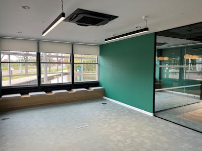 2 The Square, Uxbridge, Office To Let / For Sale - IMG_0418 small.jpg