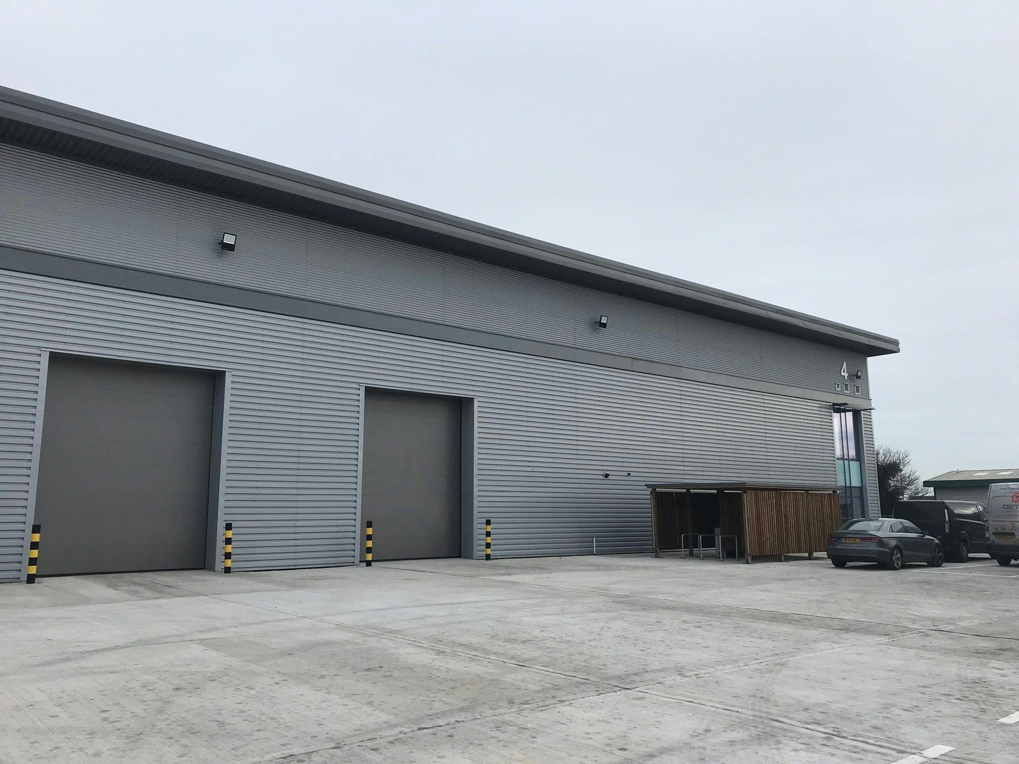 Office in Slough - photo 4