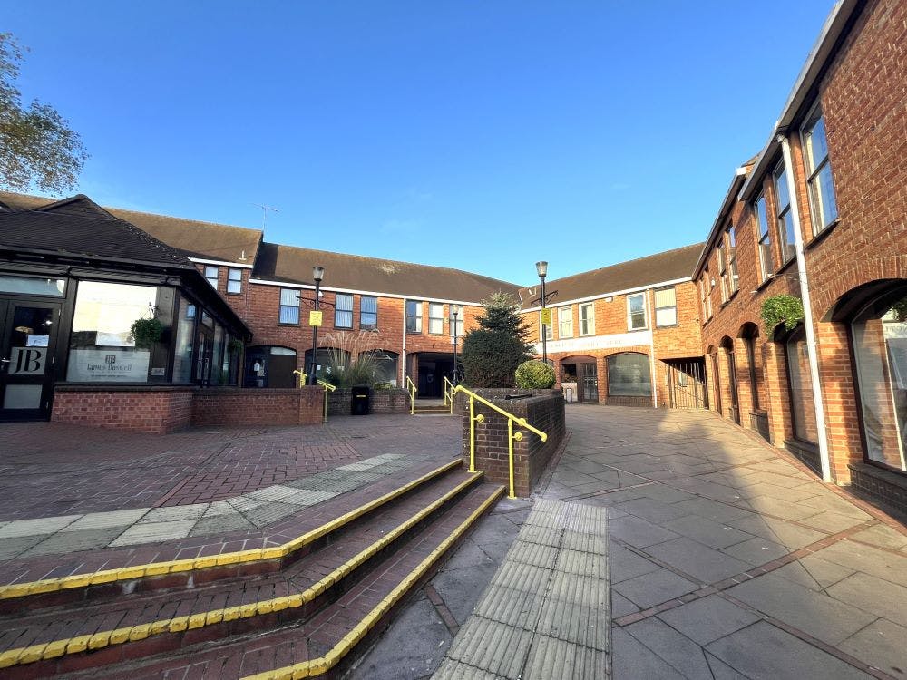 4 White lion walk, Banbury, Residential Conversion / Retail For Sale - image00010.jpg